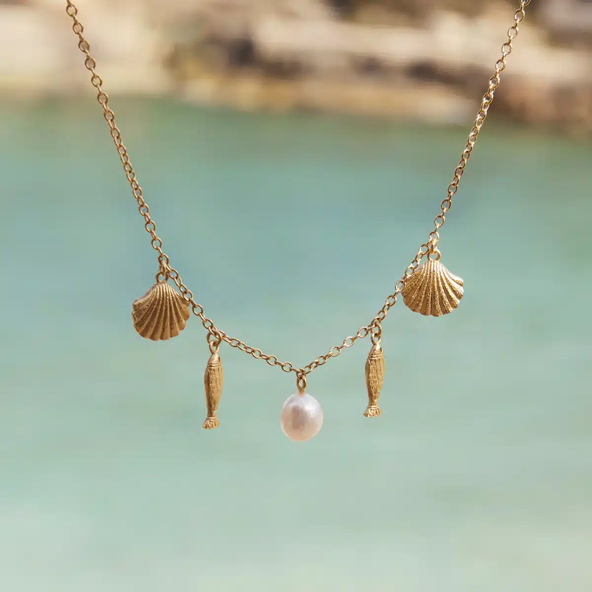 Agapee Jewellery golden shell necklace