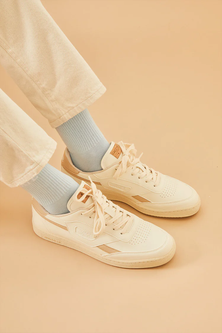 Vegan sneaker from Saye in white and beige