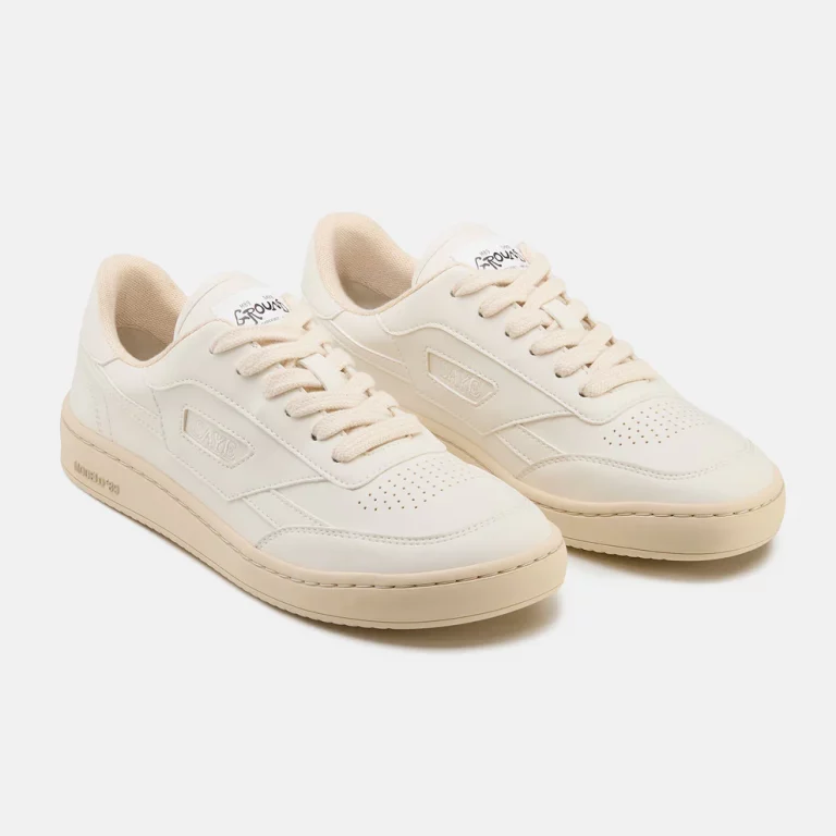 Vegan sneaker from Saye in off-white