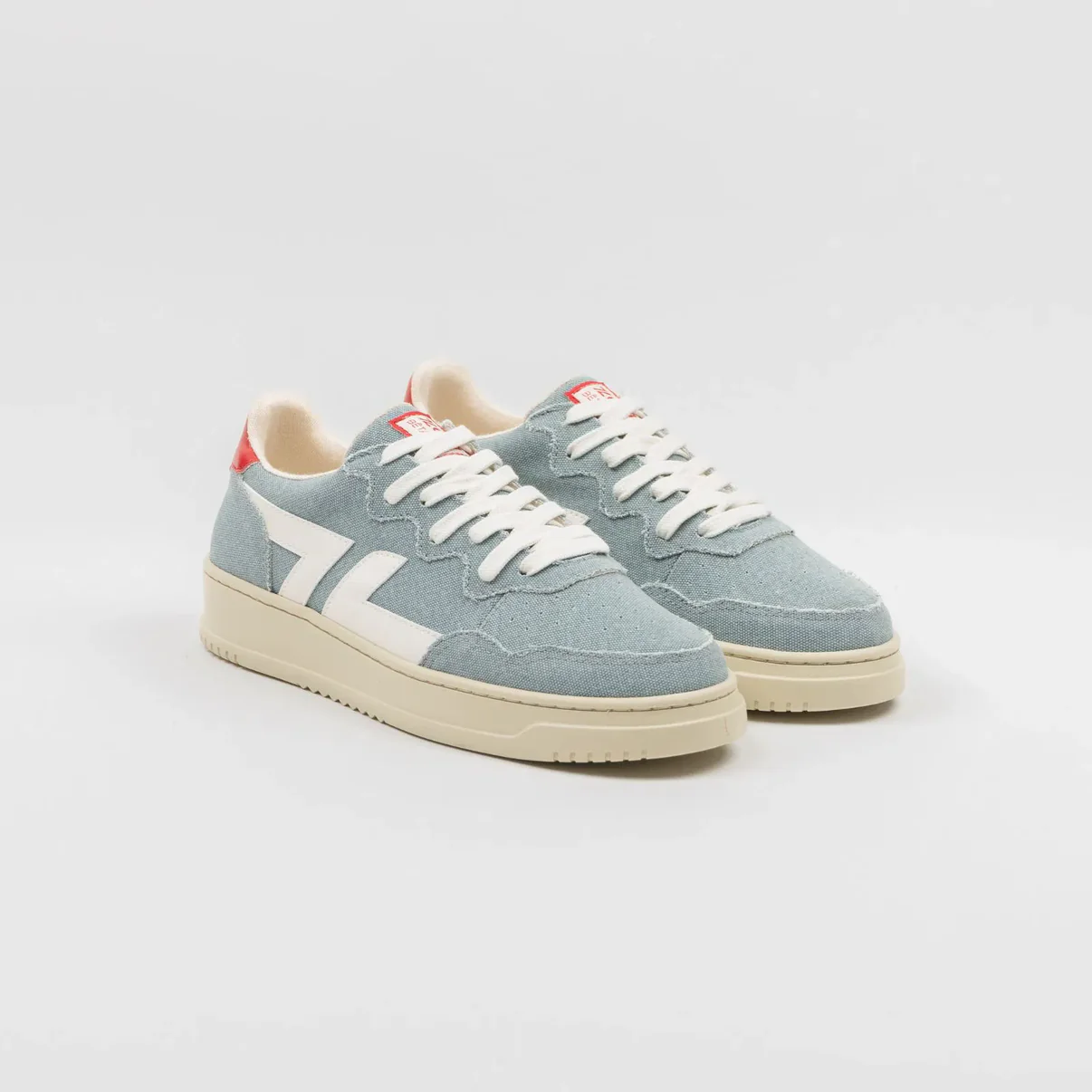 Vegan sneaker from Zeta in light blue