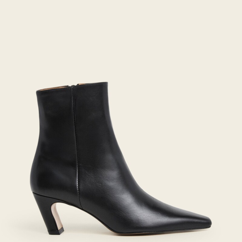 Xena Leather Black by Flattered.
