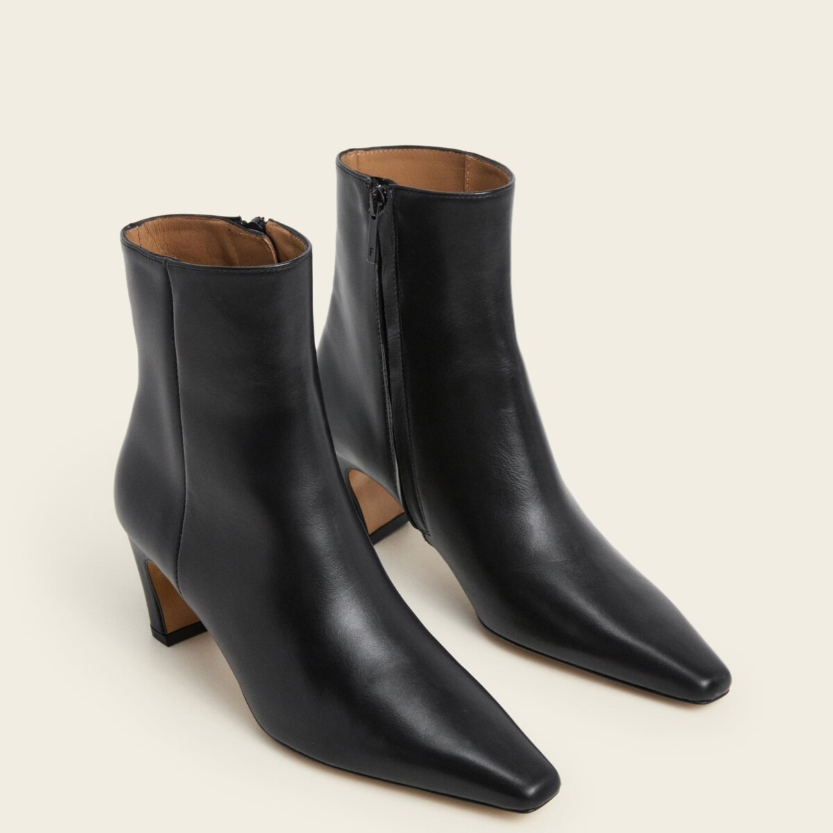 Xena Leather Black by Flattered.