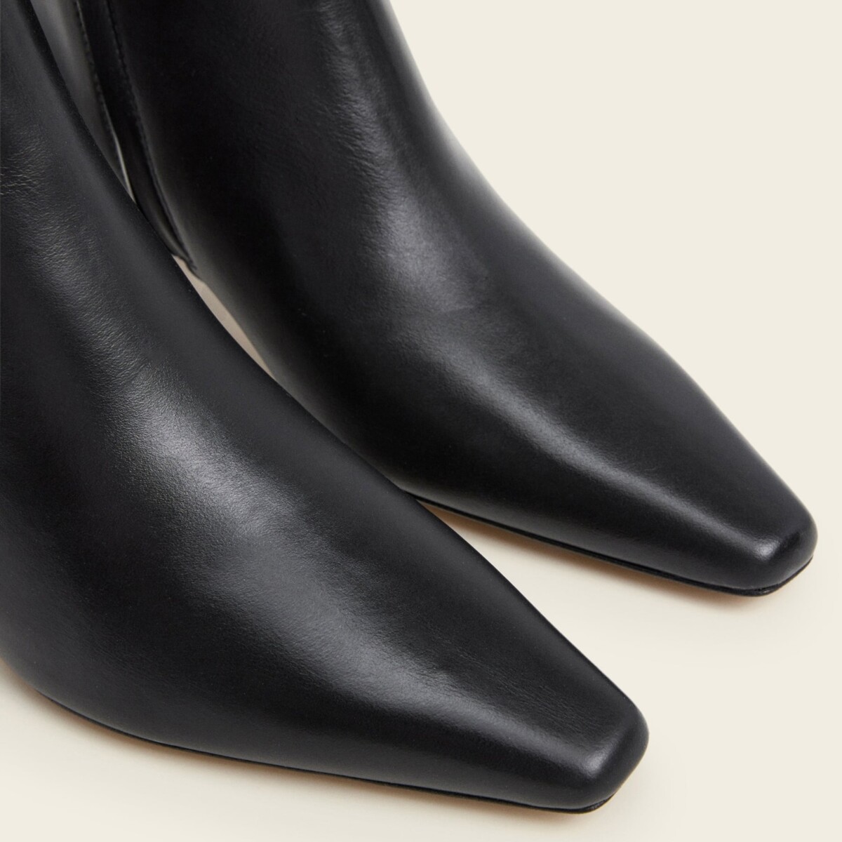 Xena Leather Black by Flattered.