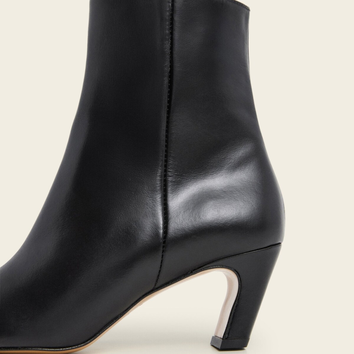 Xena Leather Black by Flattered.