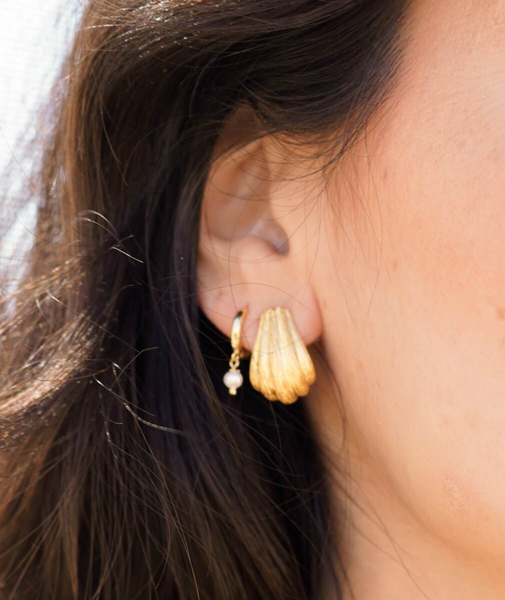 Pearl Hoops by Näz.