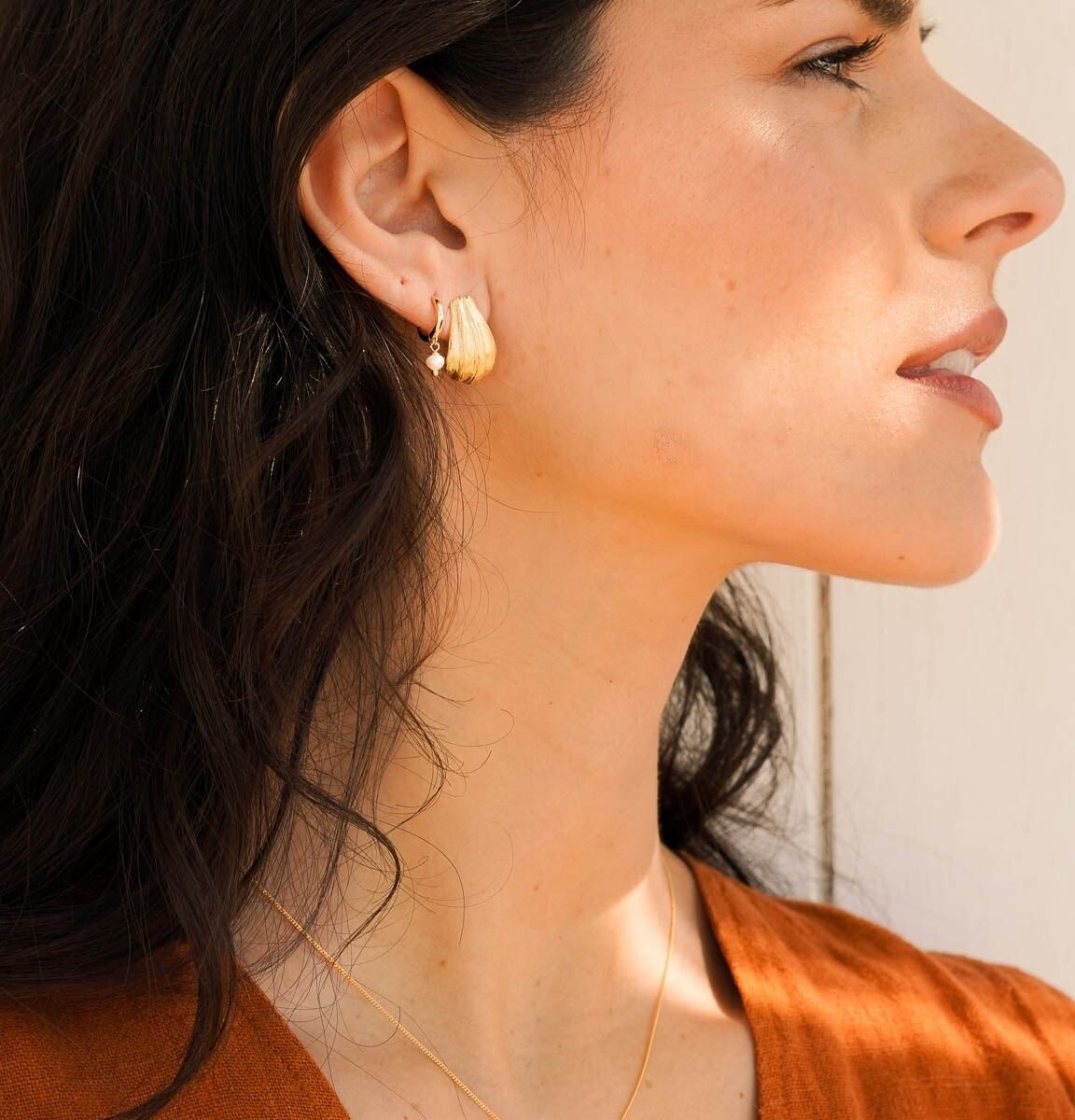 Pearl Hoops by Näz.