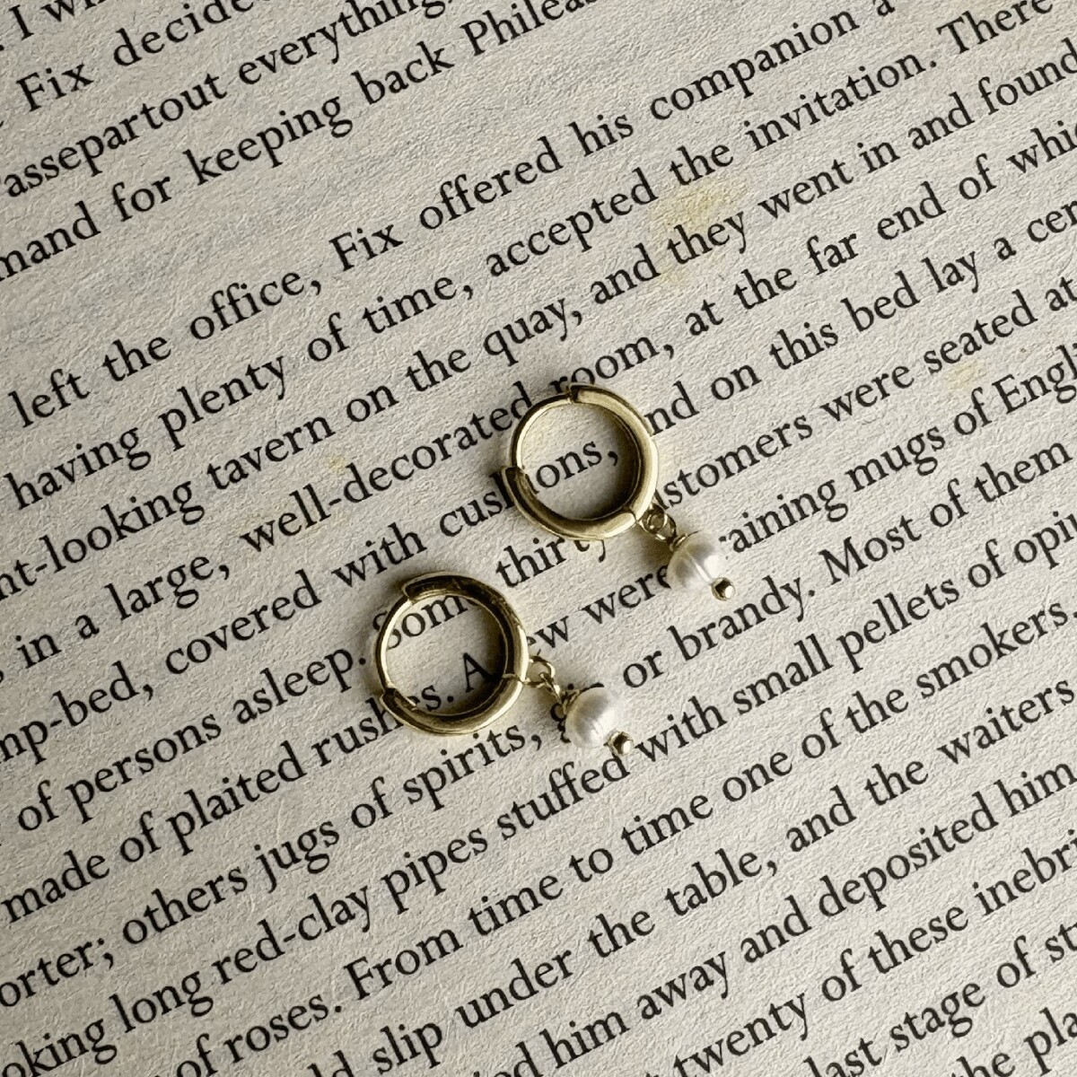 Pearl Hoops by Näz.