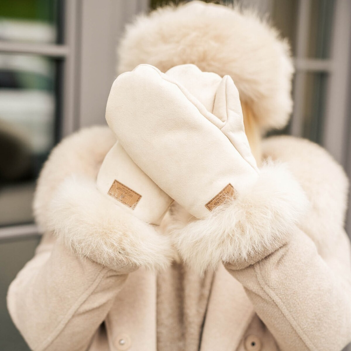 Cortina Mittens - Honey by Shepherd of Sweden.