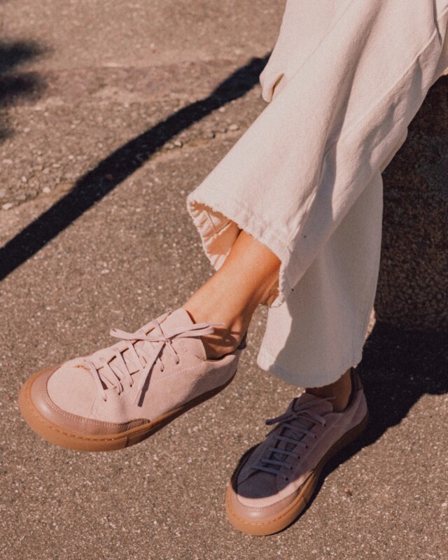 JOA barefoot, editorial photograph.