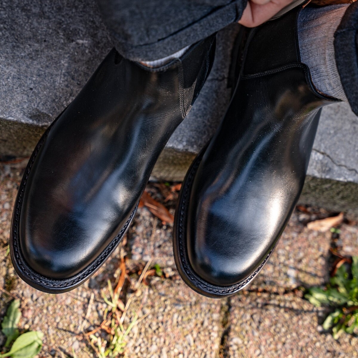 The Rider All-Black by Lennertson.
